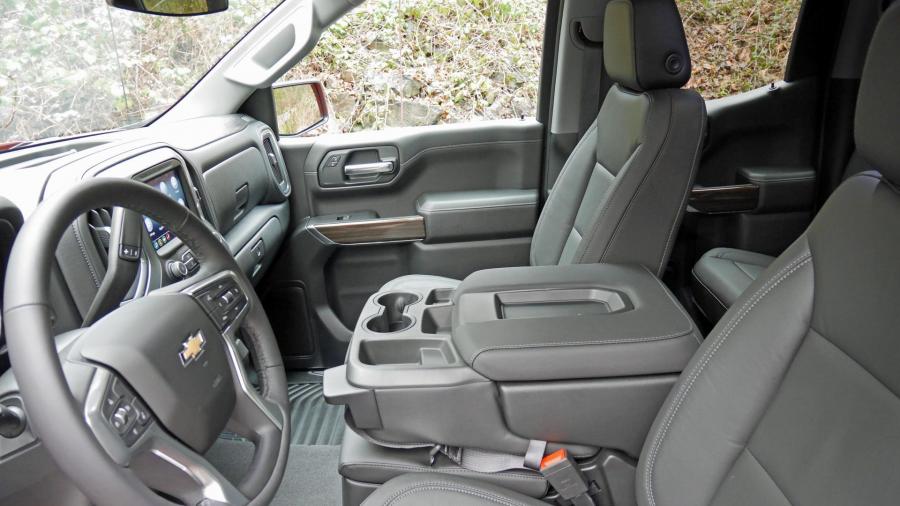 Интерьер Chevrolet Silverado LTZ Duramax Crew Cab 2019 года  (фото 32 из 32)